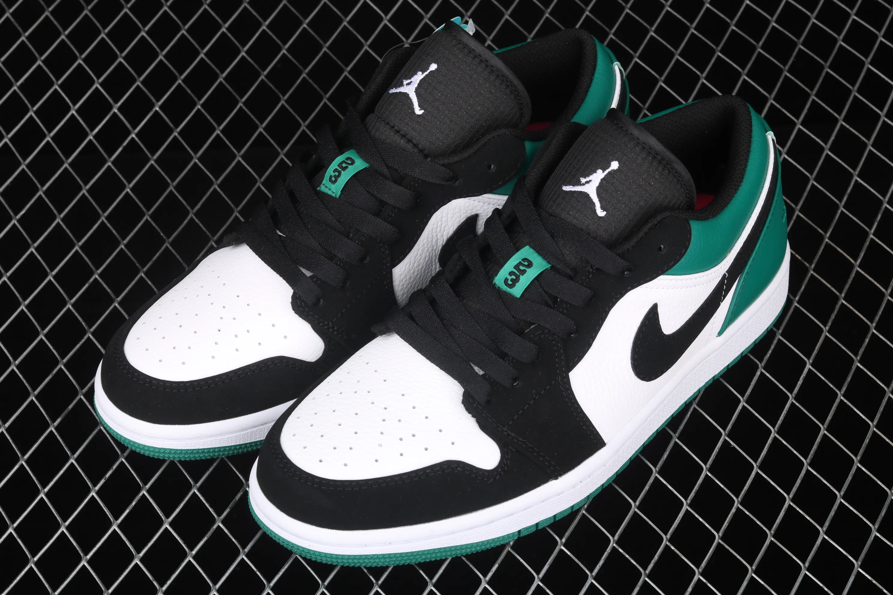 All Categories Air Jordan Jordan Series Basketball Shoes Air Jordan 1 Low New Version Air Jordan 1 Low AJ1 Joe 1 Low Top Leather Black Green Toe 553558-113